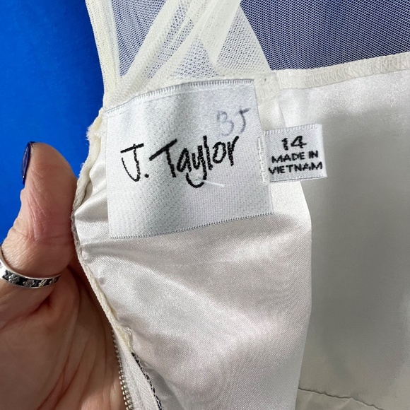 NWT |•J. TAYLOR•| Special Occasion Ivory w/ Metallic Navy Embroider Floral Dress - Picture 8 of 10